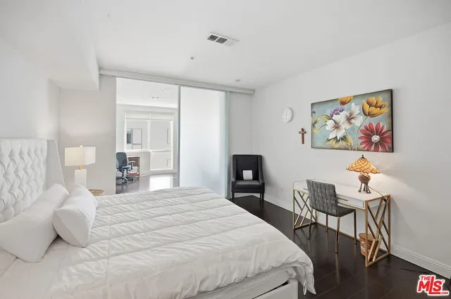 $550,000 | 1234 Wilshire Boulevard, Unit 421, Los Angeles, CA 90017