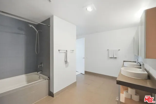 $550,000 | 1234 Wilshire Boulevard, Unit 421, Los Angeles, CA 90017