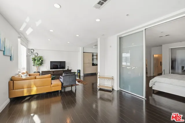 $550,000 | 1234 Wilshire Boulevard, Unit 421, Los Angeles, CA 90017