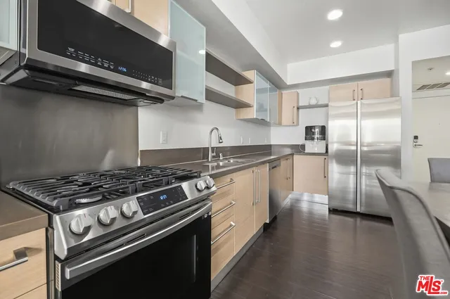 $550,000 | 1234 Wilshire Boulevard, Unit 421, Los Angeles, CA 90017