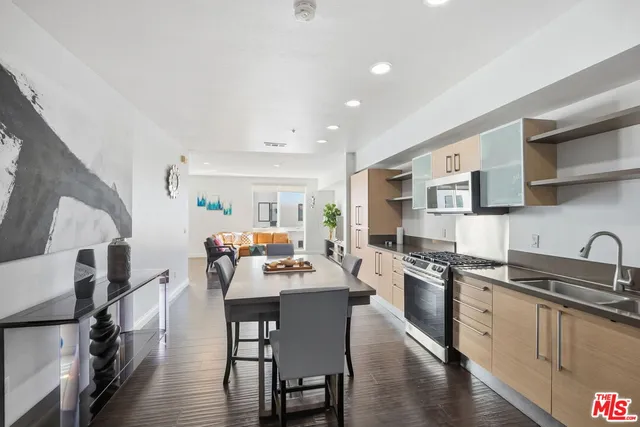 $550,000 | 1234 Wilshire Boulevard, Unit 421, Los Angeles, CA 90017