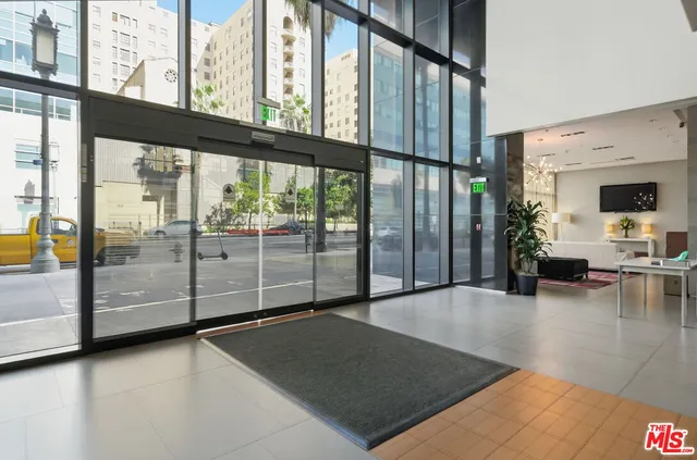 $550,000 | 1234 Wilshire Boulevard, Unit 421, Los Angeles, CA 90017
