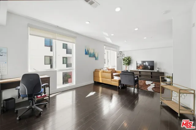 $550,000 | 1234 Wilshire Boulevard, Unit 421, Los Angeles, CA 90017