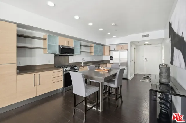 $550,000 | 1234 Wilshire Boulevard, Unit 421, Los Angeles, CA 90017