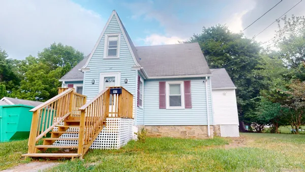 $2,200 | 57 Pratt Street, Norwich, CT 06360