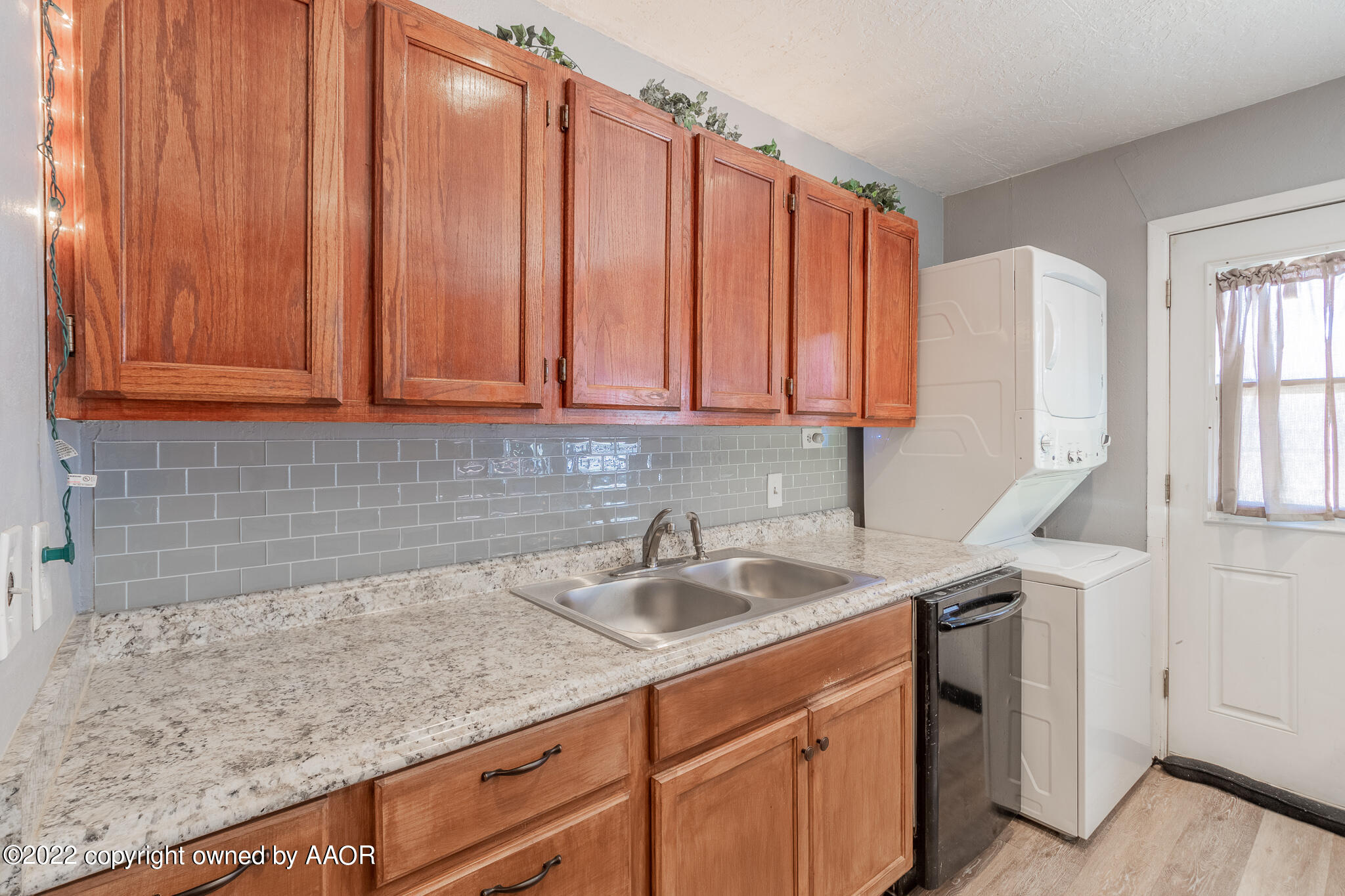 4610 South Hughes Street Amarillo, TX 79110 - Photo 9 of 17 Kitchen
