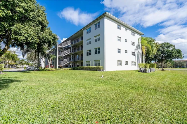 a view of building with yard
