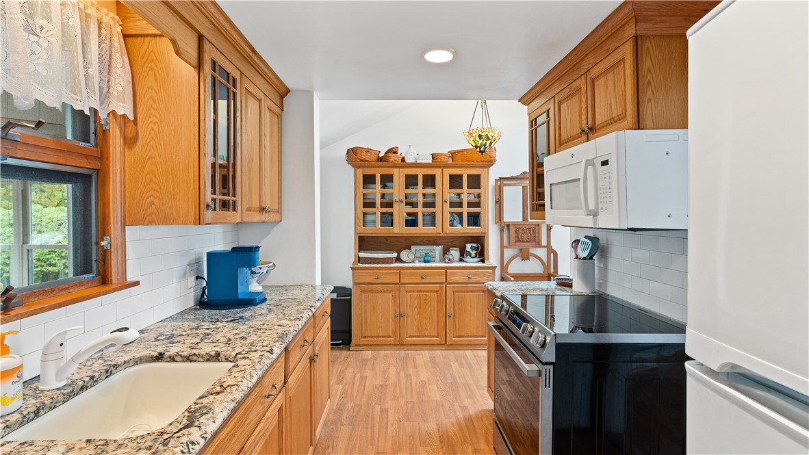 145 Massasoit Drive Warwick, RI 02888 - Photo 14 of 50