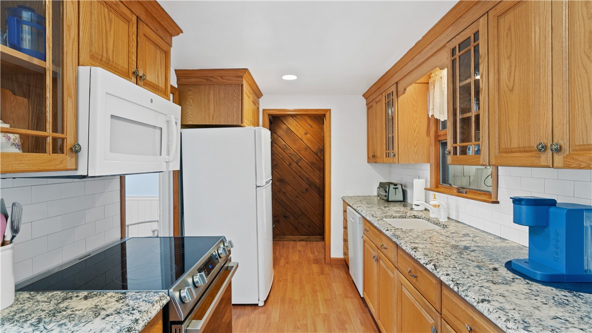 145 Massasoit Drive Warwick, RI 02888 - Photo 15 of 50