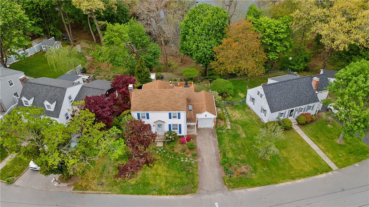 145 Massasoit Drive Warwick, RI 02888 - Photo 4 of 50
