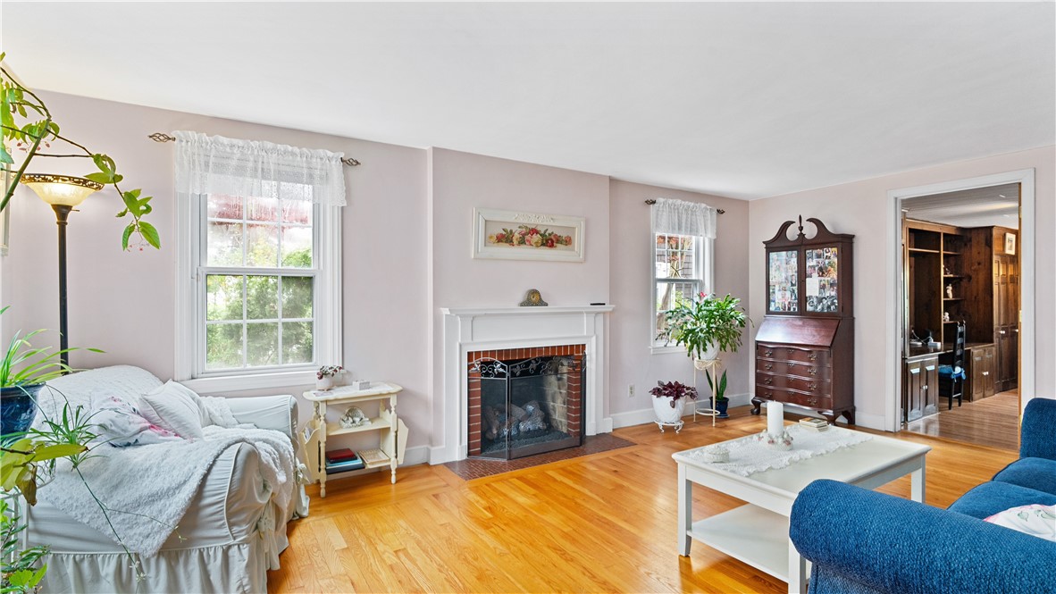 145 Massasoit Drive Warwick, RI 02888 - Photo 7 of 50