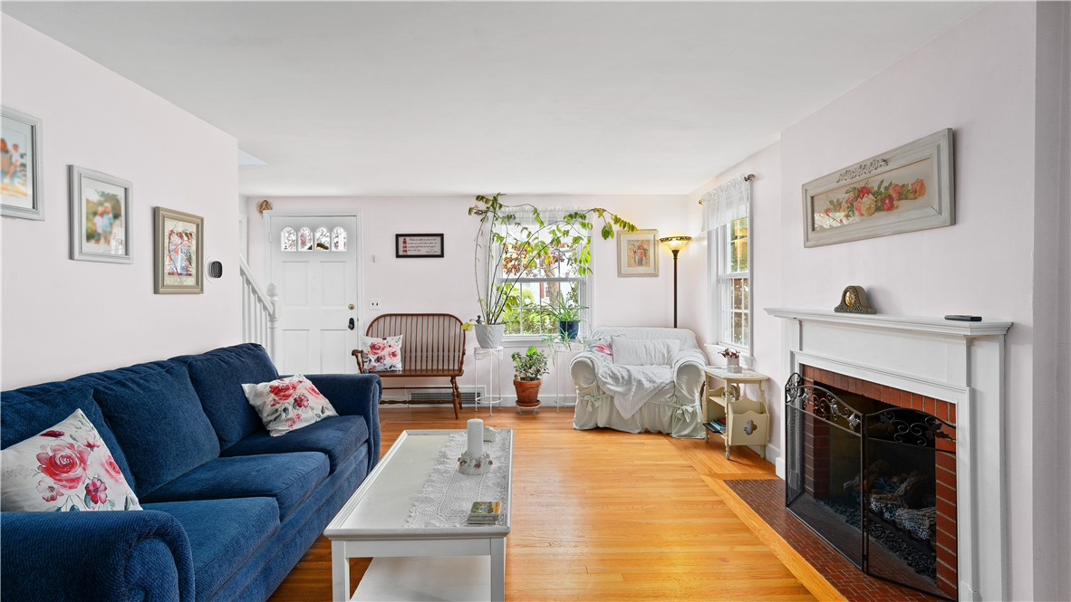 145 Massasoit Drive Warwick, RI 02888 - Photo 8 of 50