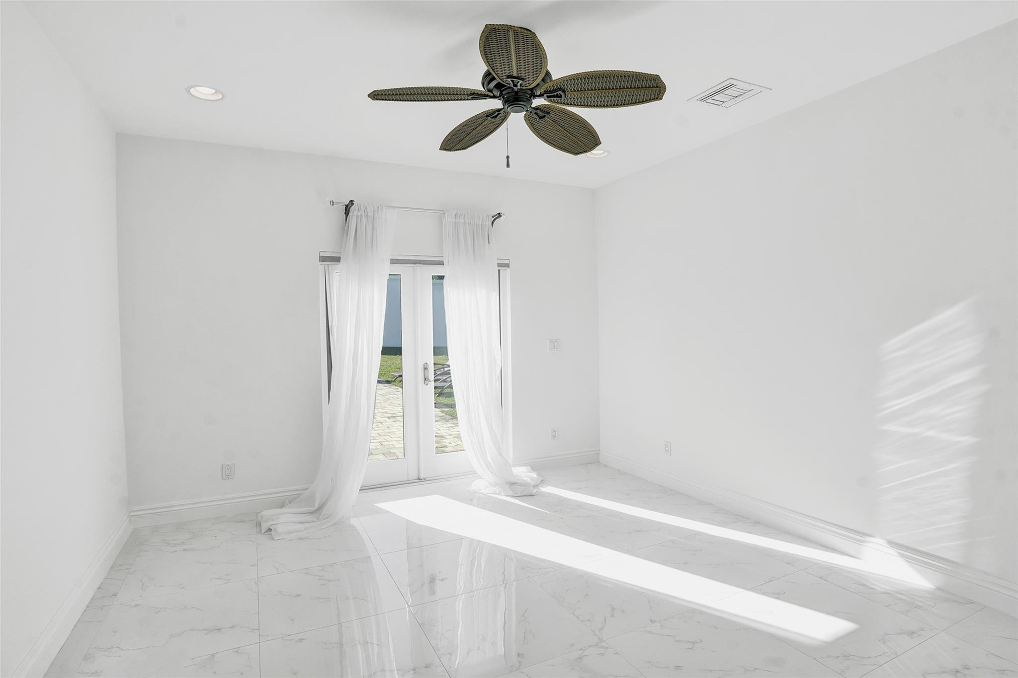 26 Cayuga Road Sea Ranch Lakes, FL 33308 - Photo 20 of 36 Photo 20