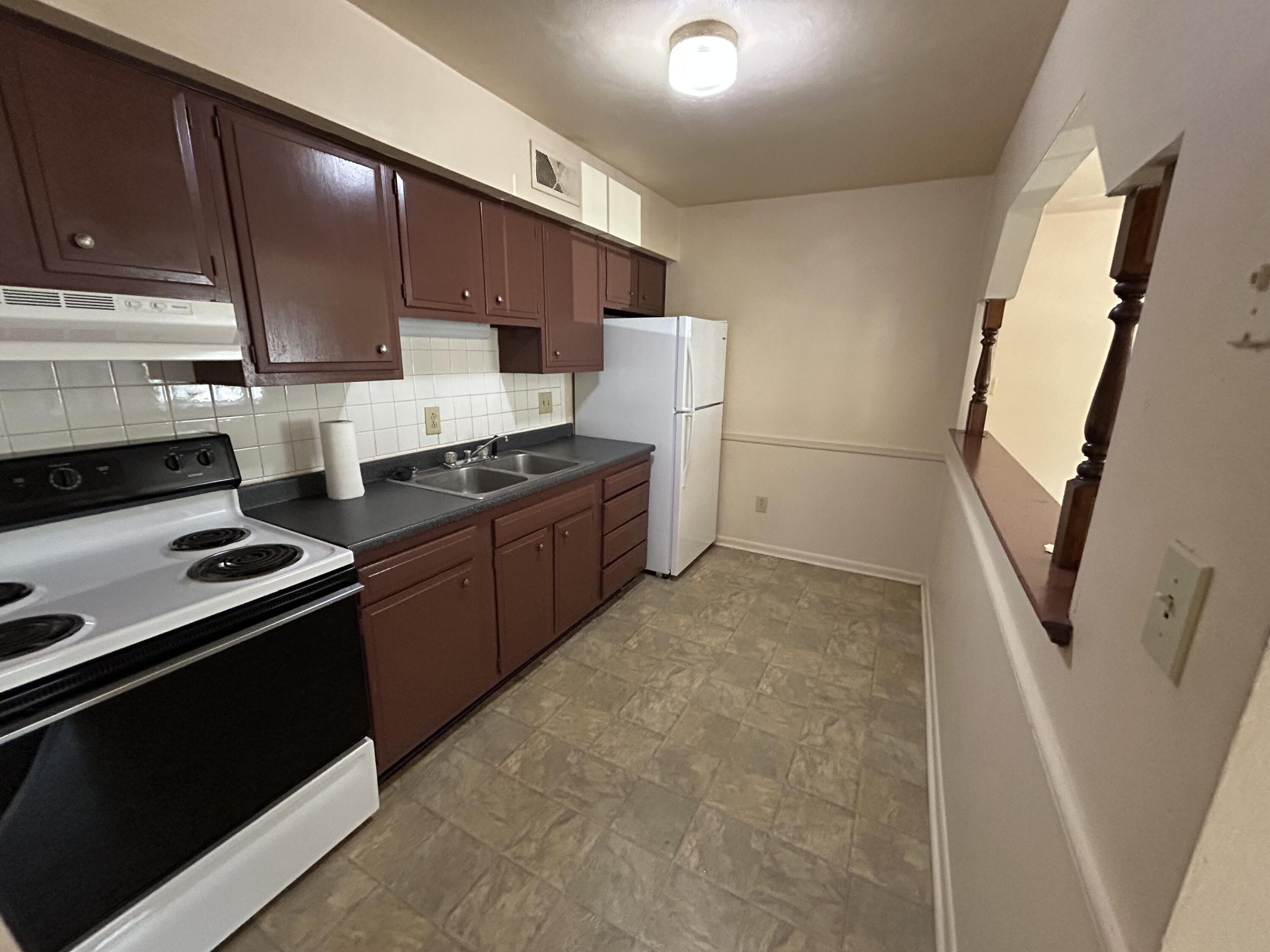 924 Mountain View Road, Unit 5 Vinton, VA 24179 - Photo 2 of 6 kitchen