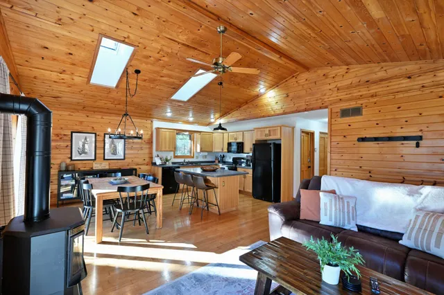 $495,000 | 25252 Pike Bend Road, Webster, WI 54893