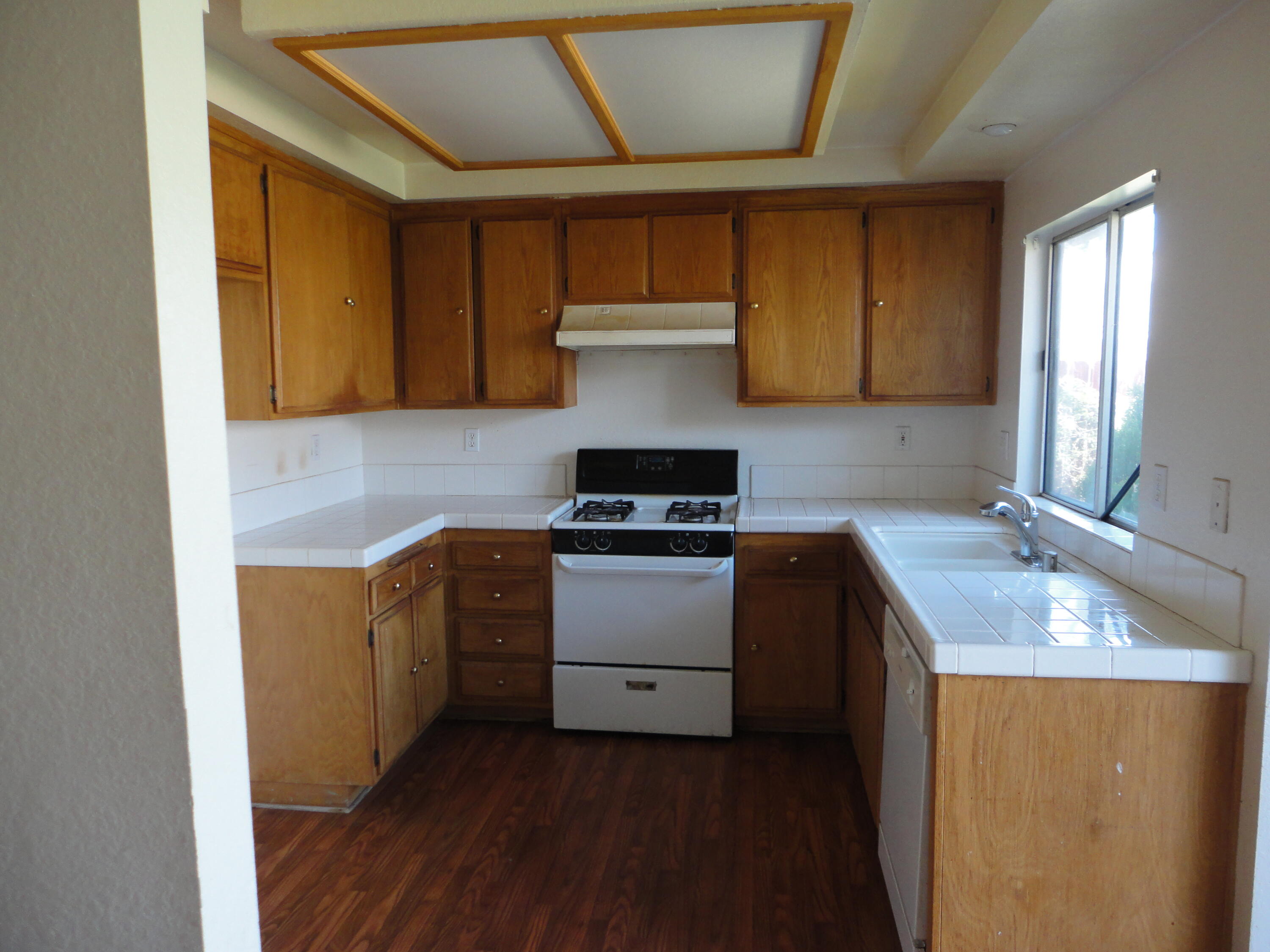 2113 Lightcap Street Lancaster, CA 93535 - Photo 4 of 15 Kitchen