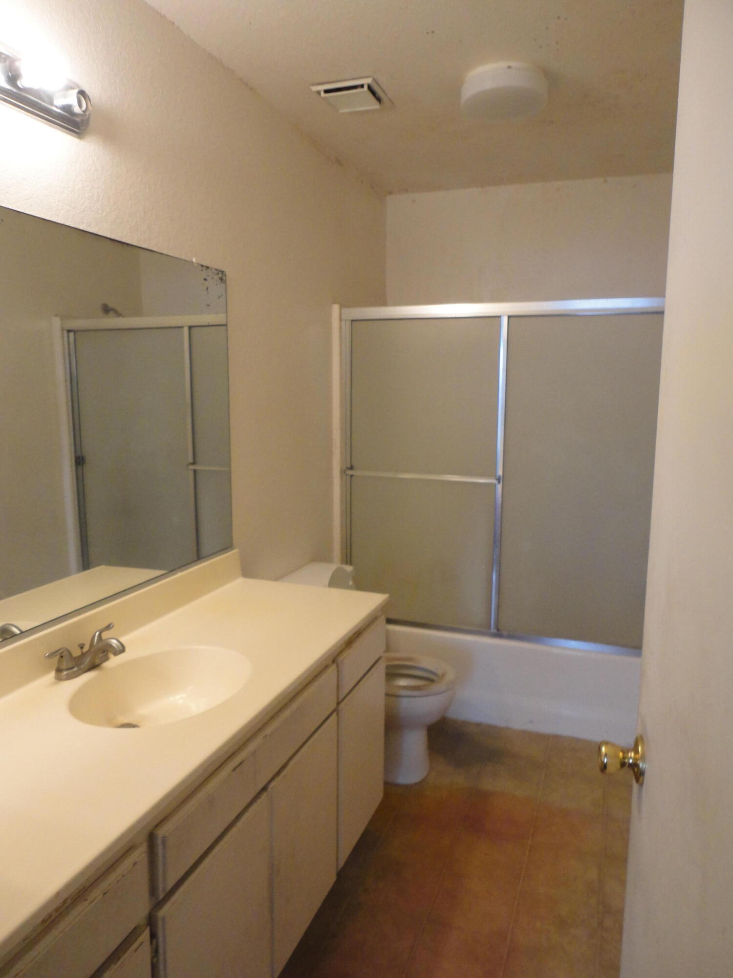 2113 Lightcap Street Lancaster, CA 93535 - Photo 7 of 15 Bathroom