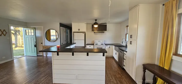 $1,650 | 10016 3rd Avenue, Pleasant Prairie, WI 53158