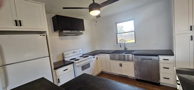 $1,650 | 10016 3rd Avenue, Pleasant Prairie, WI 53158