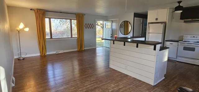 $1,650 | 10016 3rd Avenue, Pleasant Prairie, WI 53158