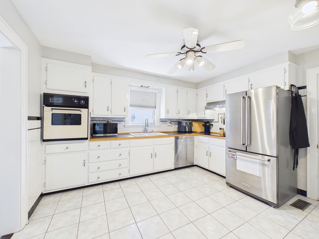 1193 New Boston Road Fall River, MA 02720 - Photo 11 of 31