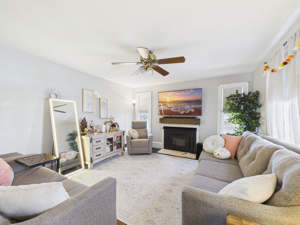 1193 New Boston Road Fall River, MA 02720 - Photo 4 of 31