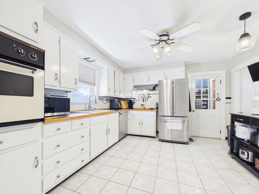 1193 New Boston Road Fall River, MA 02720 - Photo 10 of 31