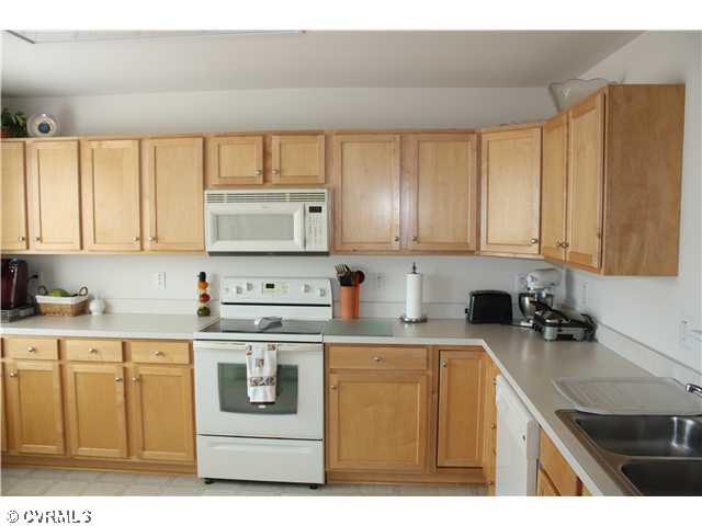 531 Ridgemoor Place Midlothian, VA 23114 - Photo 2 of 4 Den/Family/Great Room