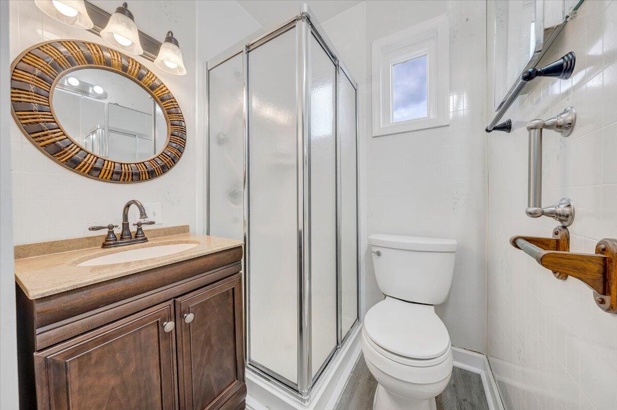 1214 Victory Road Southeast Roanoke, VA 24014 - Photo 19 of 37 Bath