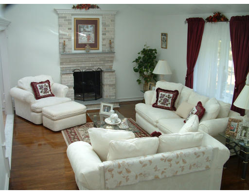 33 Austin Road Sudbury, MA 01776 - Photo 3 of 11