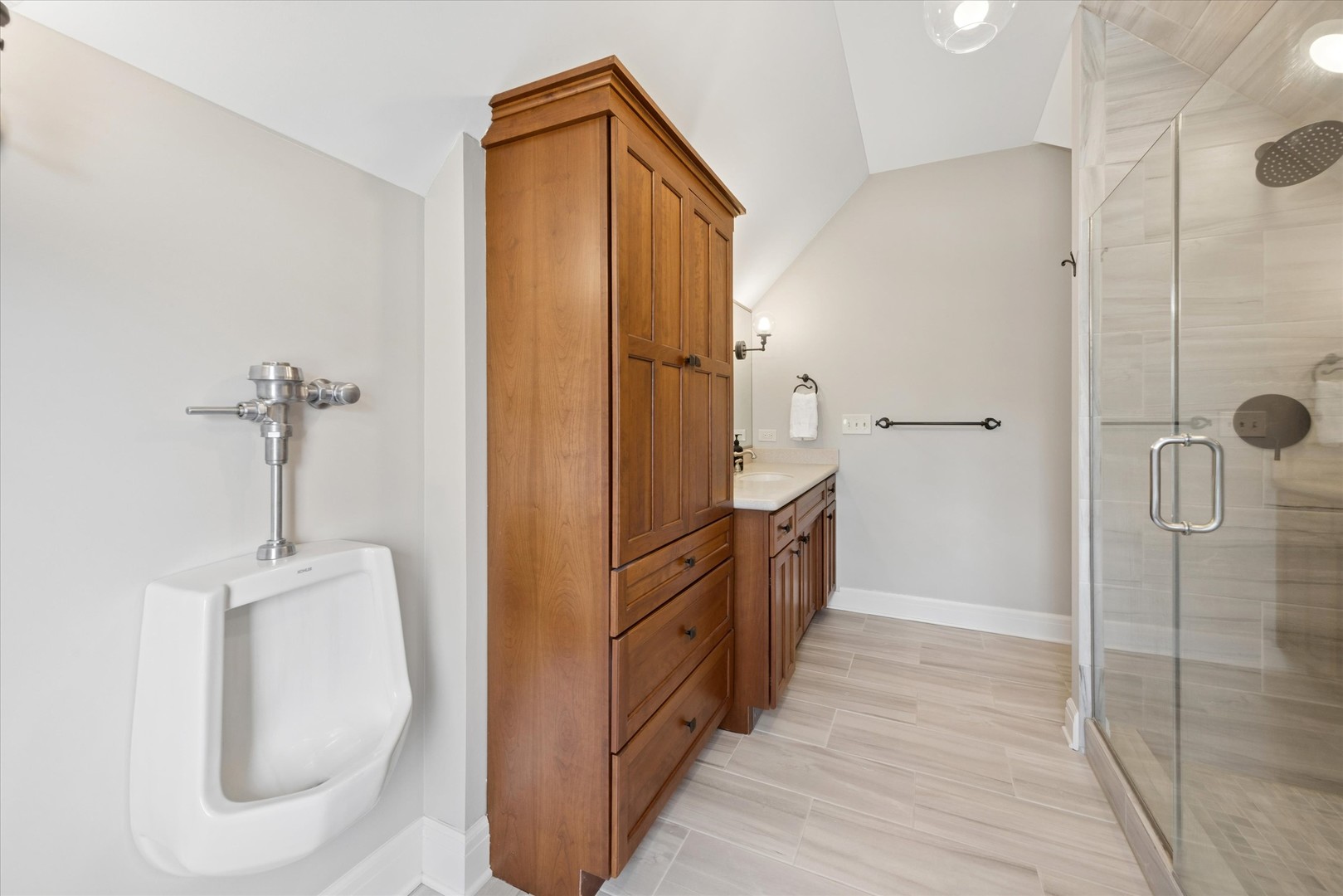 521 River Ridge Drive St. Charles, IL 60175 - Photo 22 of 46 a bathroom with a tub and shower