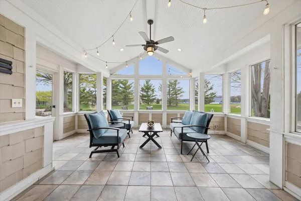 $1,250,000 | 521 River Ridge Drive, St. Charles, IL 60175