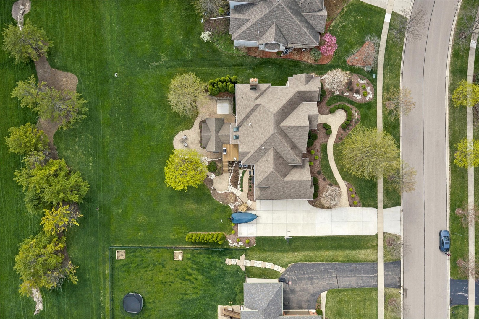 521 River Ridge Drive St. Charles, IL 60175 - Photo 37 of 46 an aerial view of a house with a garden