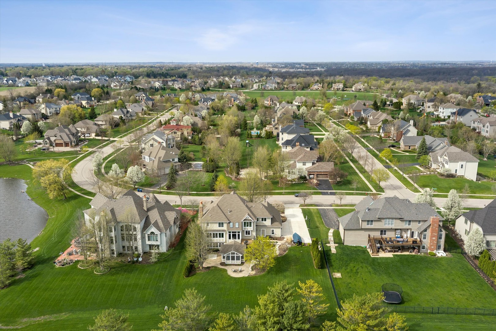 521 River Ridge Drive St. Charles, IL 60175 - Photo 39 of 46 an aerial view of a house with a garden