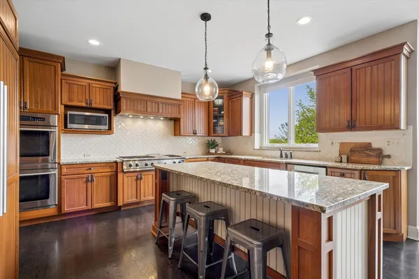 $1,250,000 | 521 River Ridge Drive, St. Charles, IL 60175