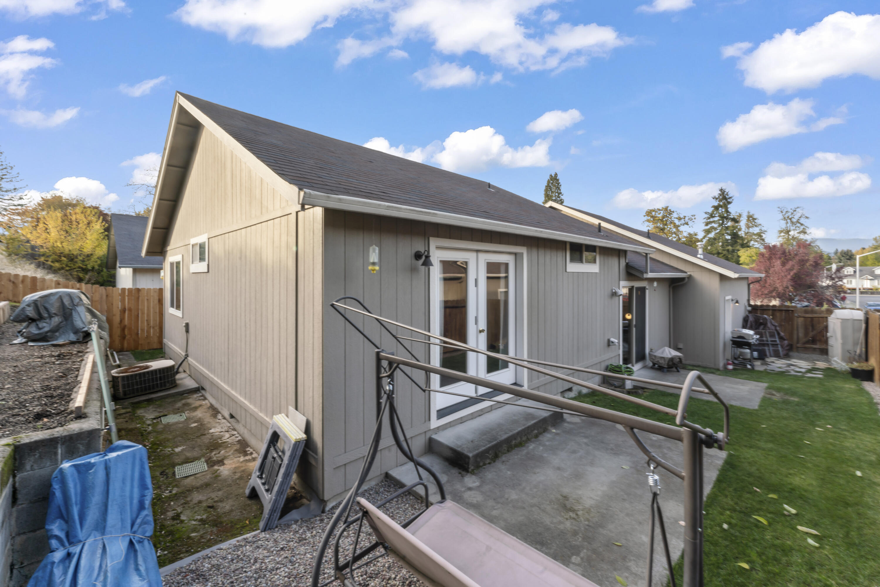 1254 Rockingham Place Grants Pass, OR 97527 - Photo 4 of 30 5