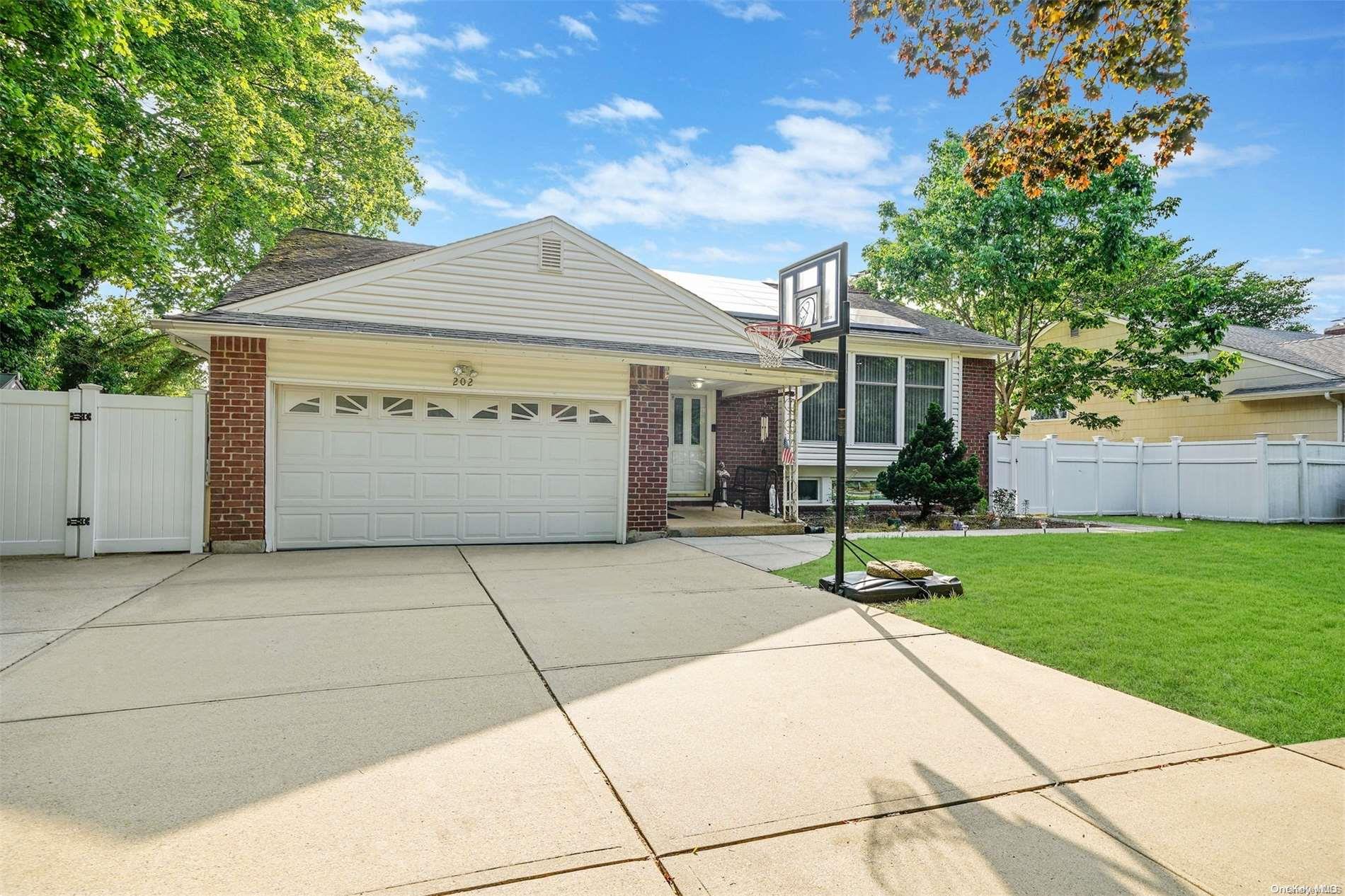 202 Roxton Road Plainview, NY 11803 - Photo 1 of 1 Gallery Image 1