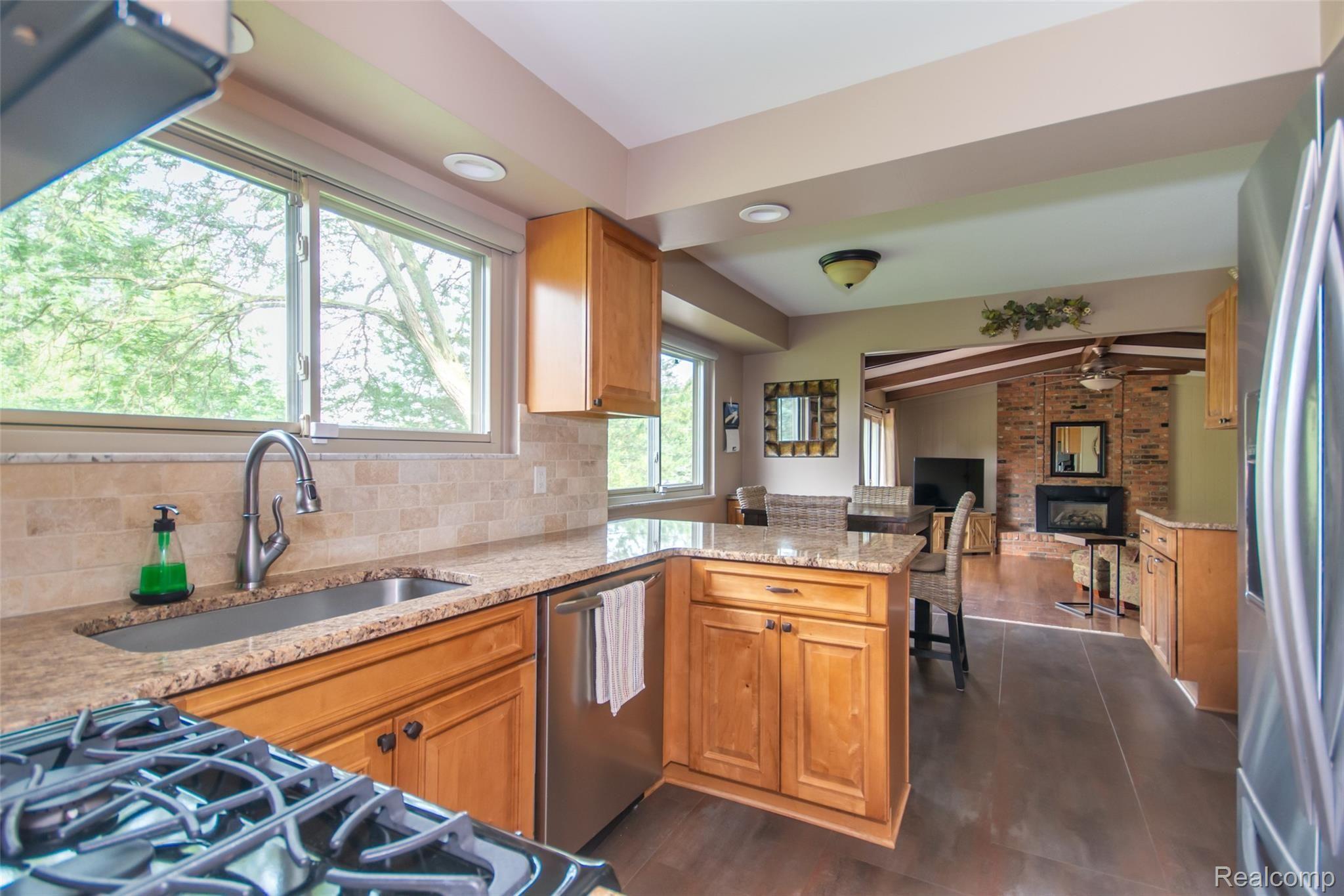 1460 Deerhurst Lane Rochester, MI 48307 - Photo 6 of 30 DSC_6533enf.jpg