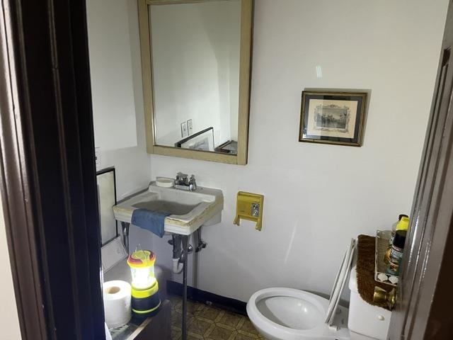 2729 Fizer Road Memphis, TN 38114 - Photo 10 of 10 Bathroom