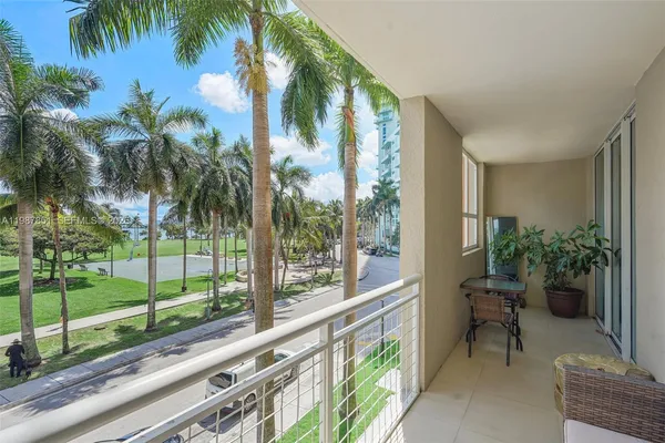 $539,000 | 2000 North Bayshore Drive, Unit 211, Miami, FL 33137
