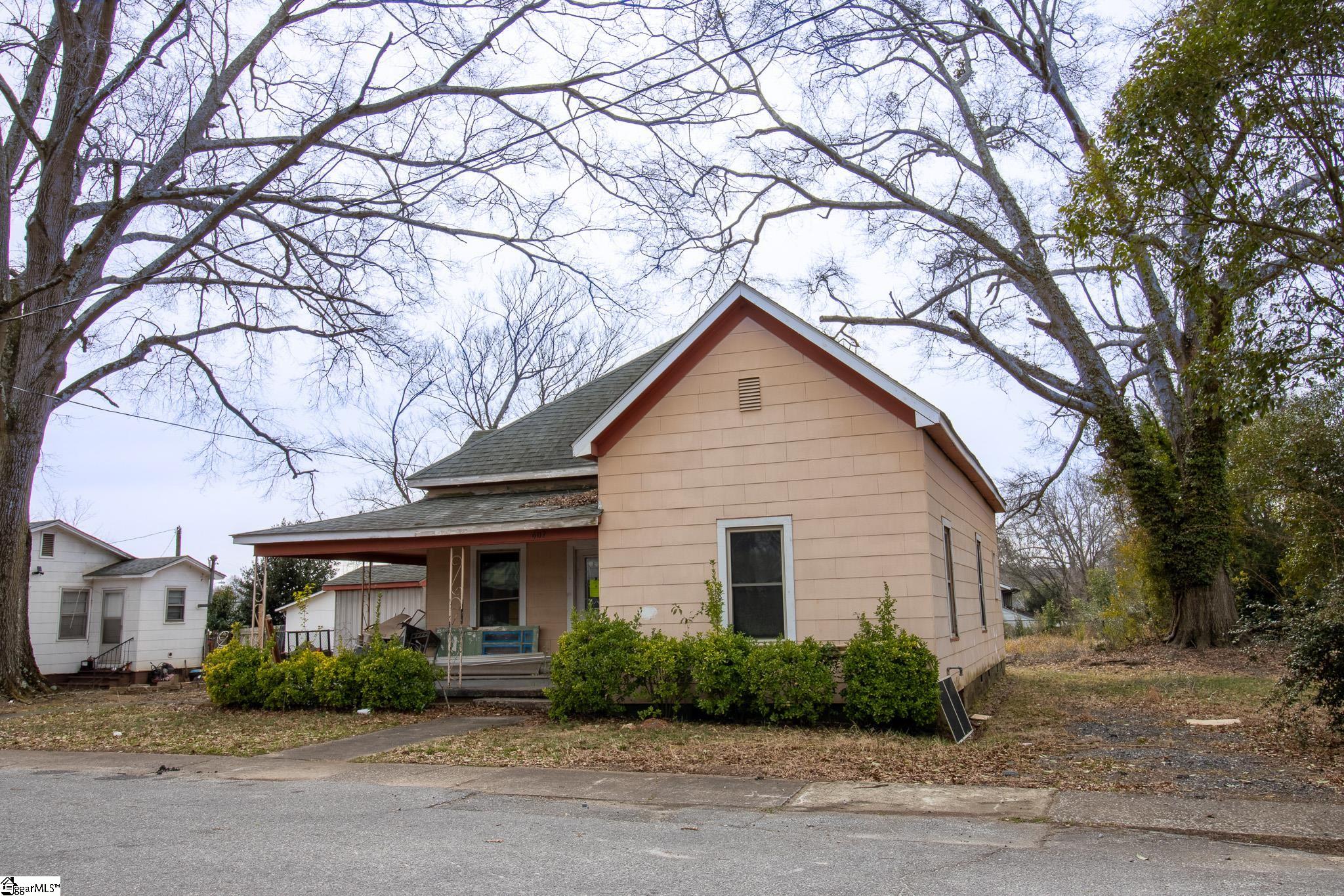 607 Holmes Street Gaffney, SC 29341 - Photo 3 of 18