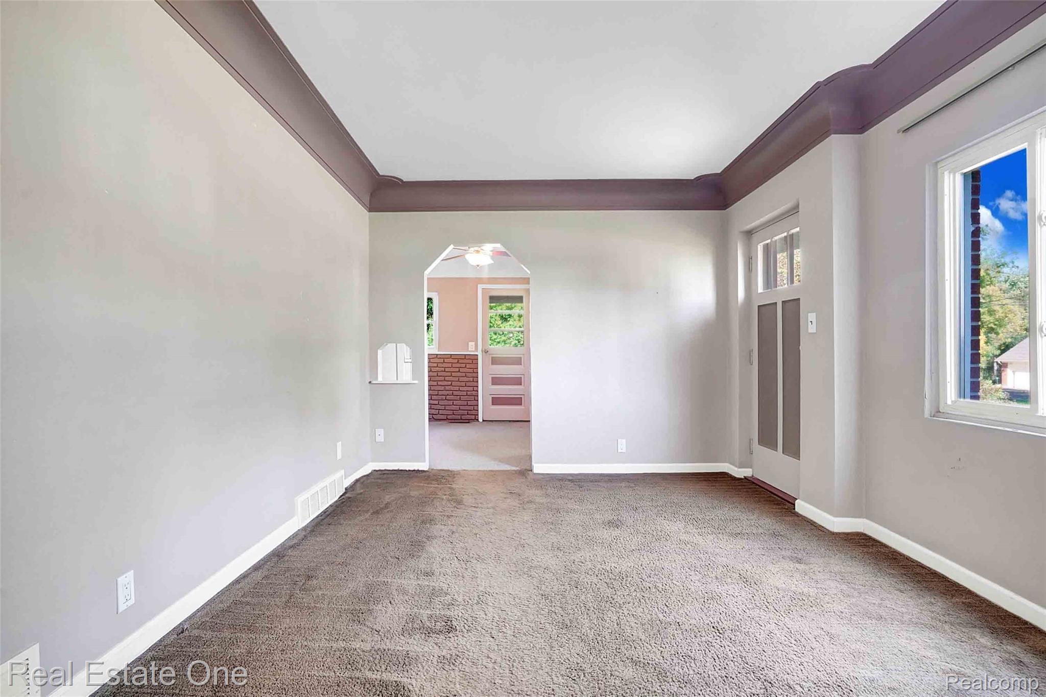 125 Shadywood Road Rochester, MI 48307 - Photo 5 of 24 DSC08908.jpg