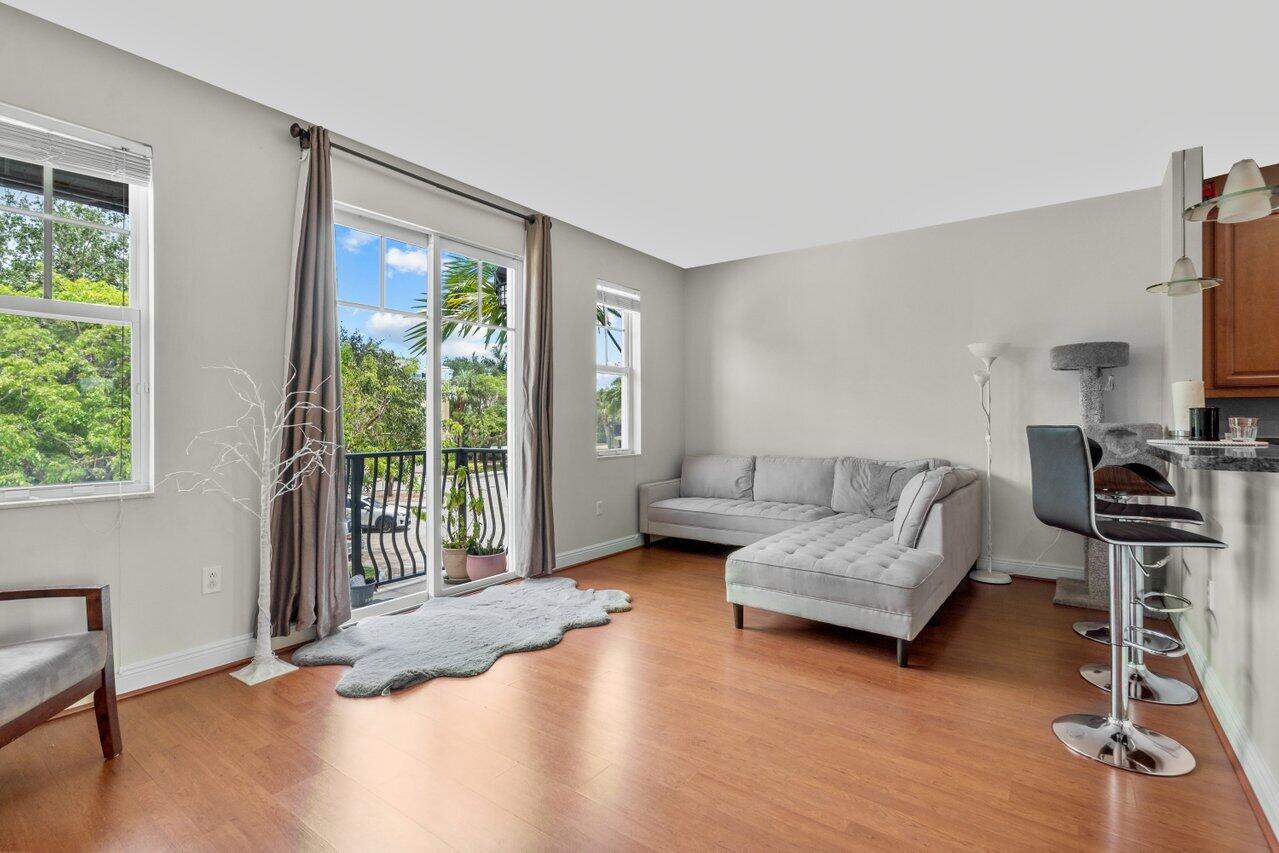 655 Northwest 38th Circle Boca Raton, FL 33431 - Photo 10 of 28 010-655Northwest38thCircle-BocaRaton-FL-