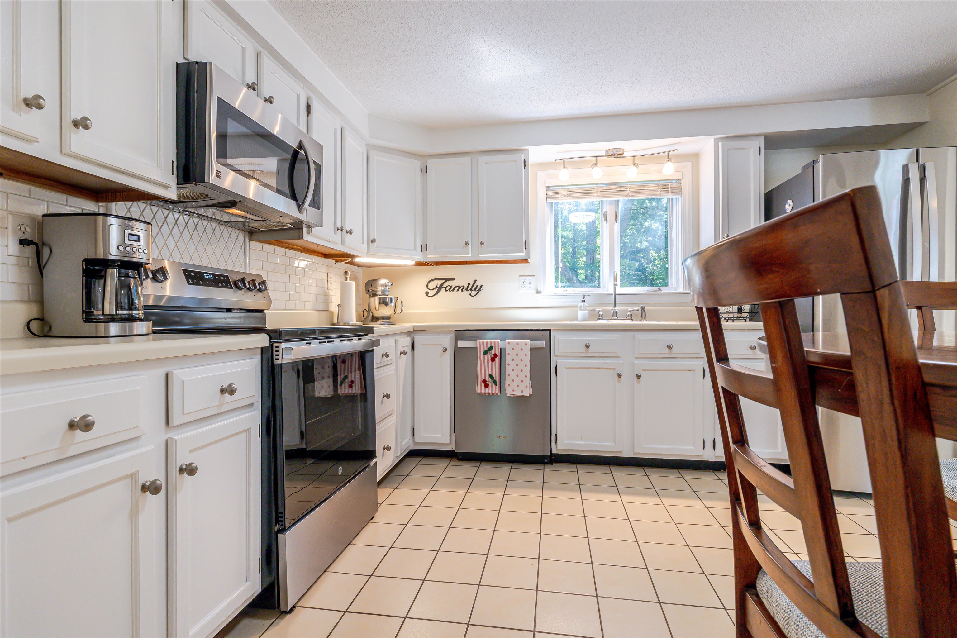 3 New Castle Street Concord, NH 03301 - Photo 9 of 60
