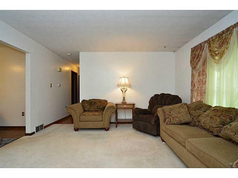131 Ridge Avenue Beaver Falls, PA 15010 - Photo 5 of 23 Living Room.