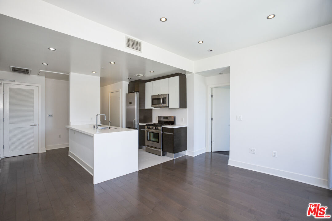 7857 West Manchester Avenue, Unit 110 Playa del Rey, CA 90293 - Photo 4 of 23