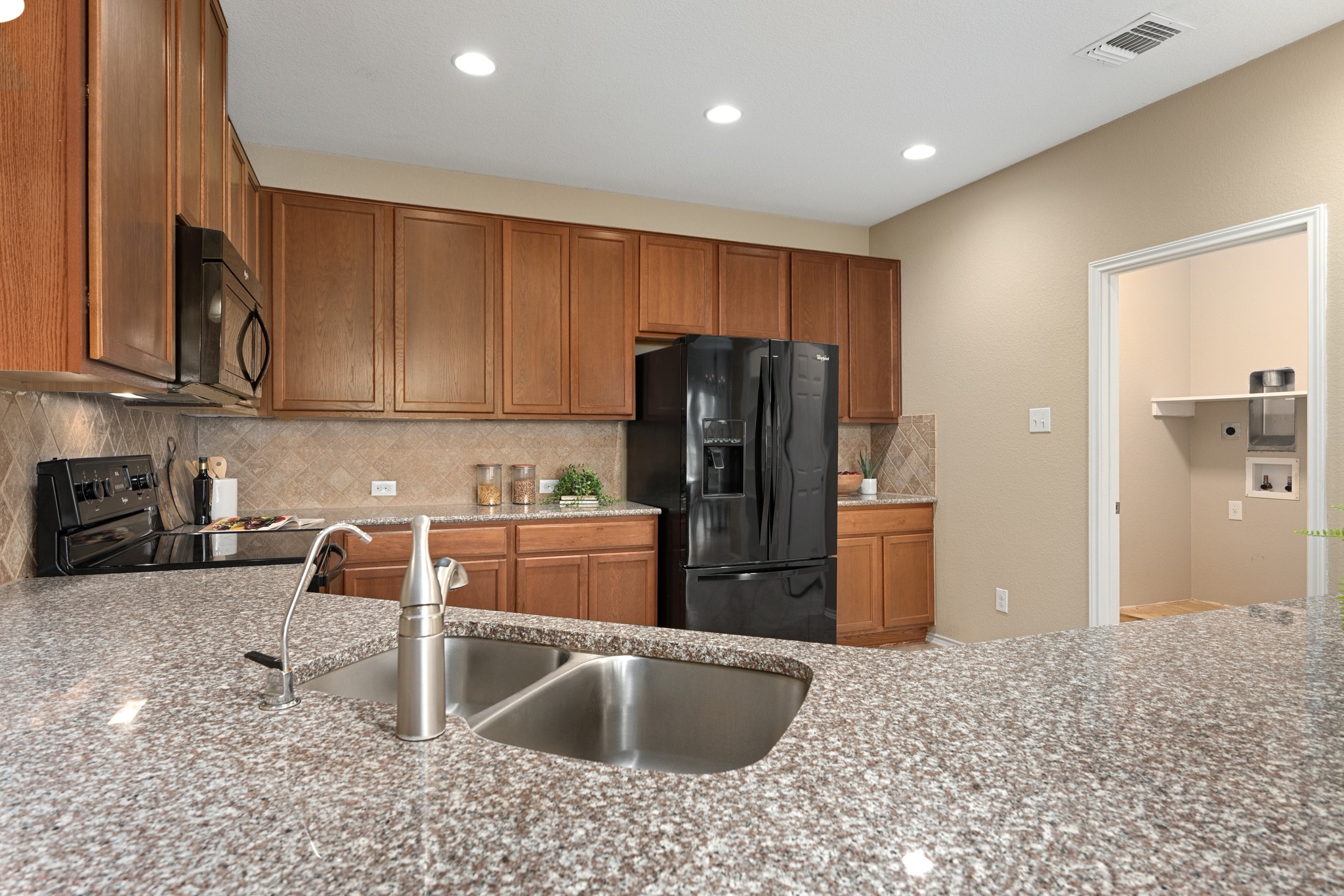 31424 Kingsway Road Georgetown, TX 78628 - Photo 10 of 23 Gallery Image 10