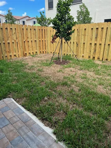 a view of yard with small cabin