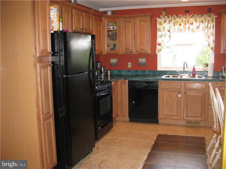 9 Glendon Road Hamilton, NJ 08610 - Photo 7 of 16 Kitchen