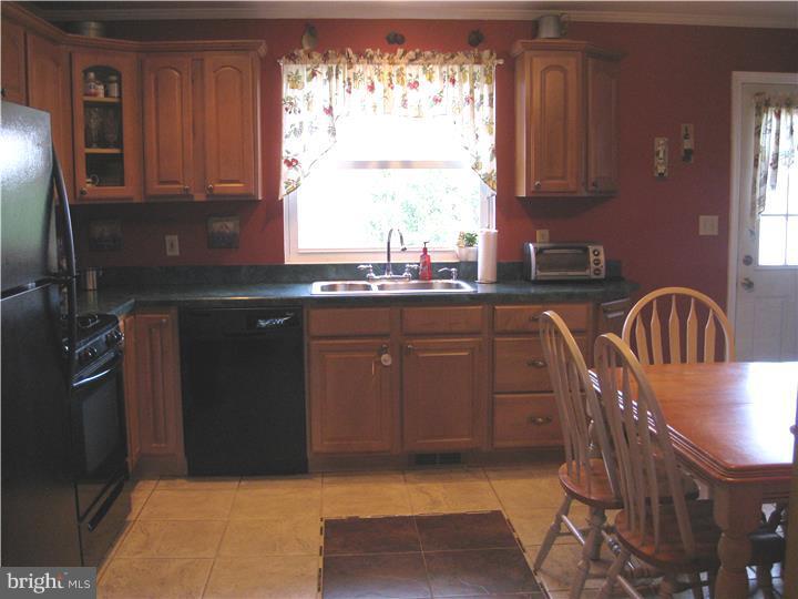 9 Glendon Road Hamilton, NJ 08610 - Photo 8 of 16 Kitchen